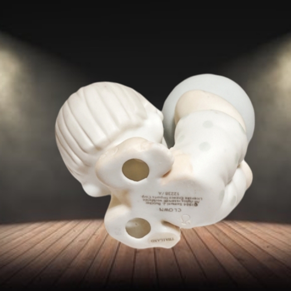 Clown Circus Child w/Ball - Picture 3 of 3